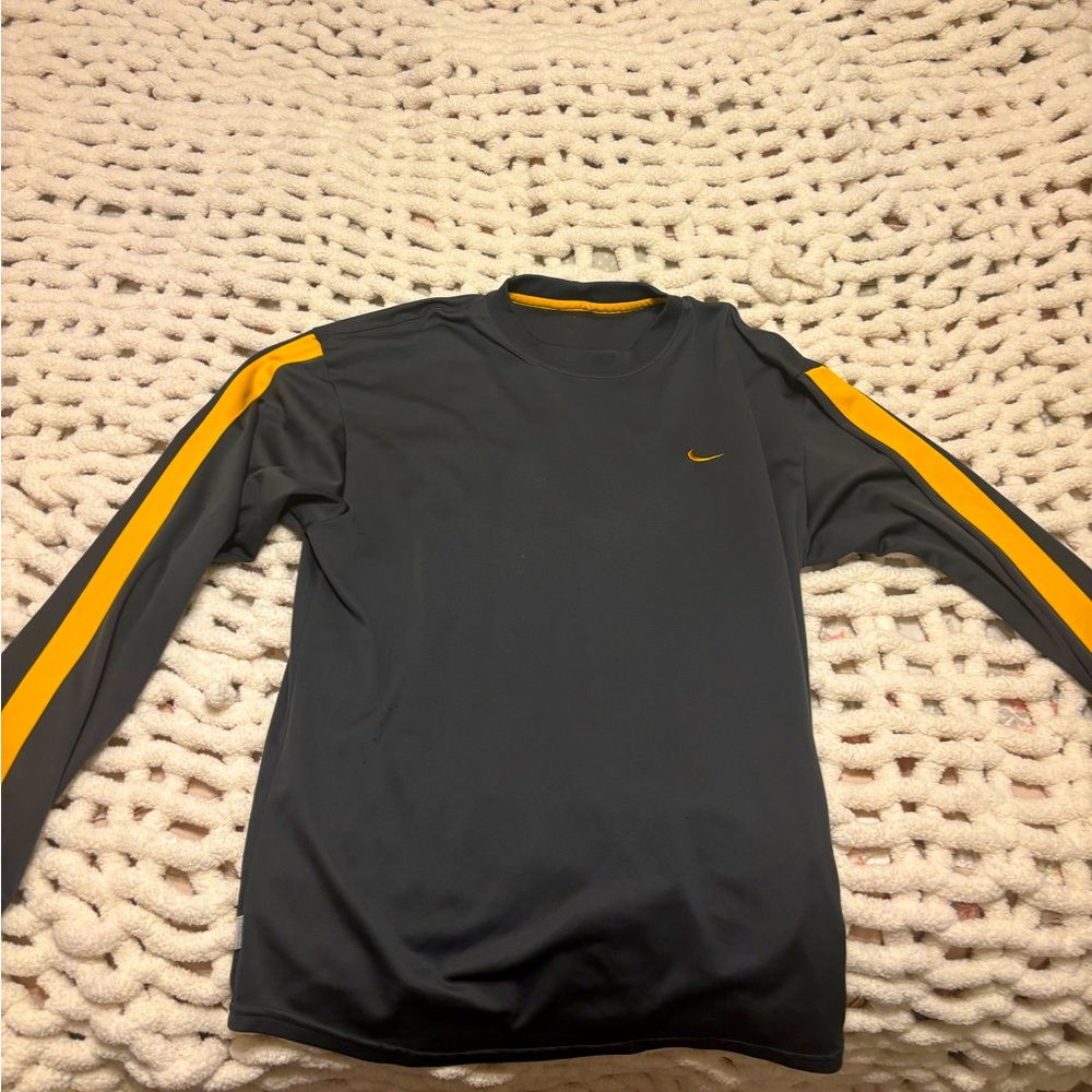 Grey oversized Nike crew neck with yellow arm stripes